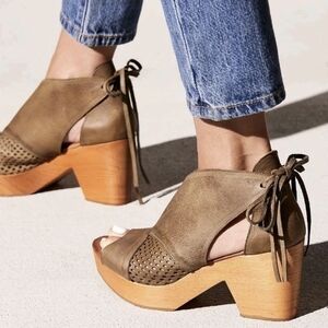 🔥Free People Spain 38 7.5 8 Revolver Clog Premium Leather Wooden Platform